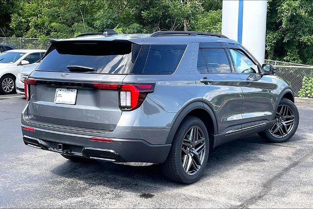 Certified 2025 Ford Explorer ST-Line w/ Premium Package RWD image 13