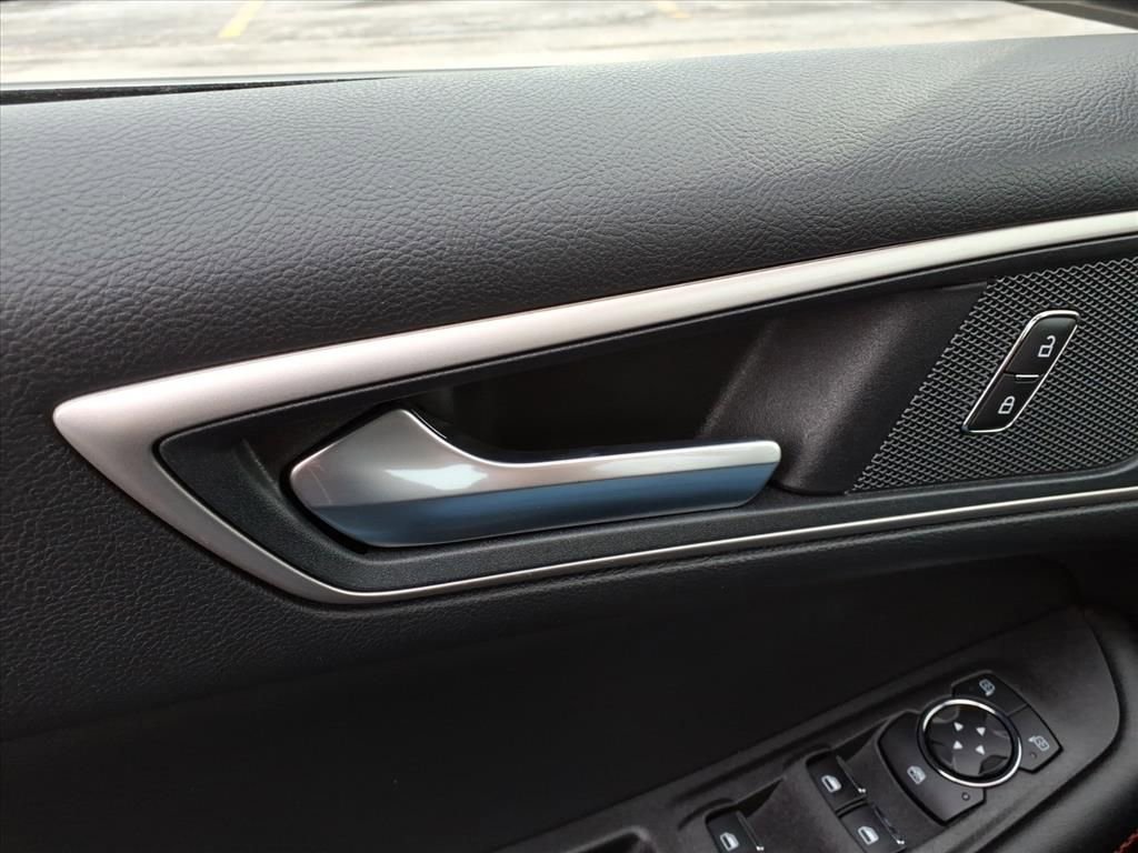 Certified 2024 Ford Edge ST-Line w/ Class II Trailer Tow Package image 17