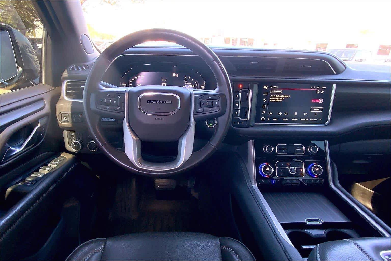 Used 2022 GMC Yukon XL Denali AWD/4WD image 6