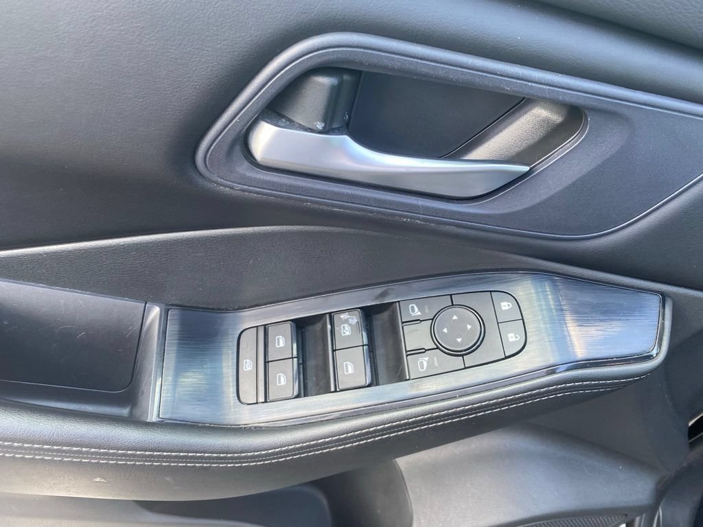 Used 2024 Nissan Rogue SV AWD/4WD image 11