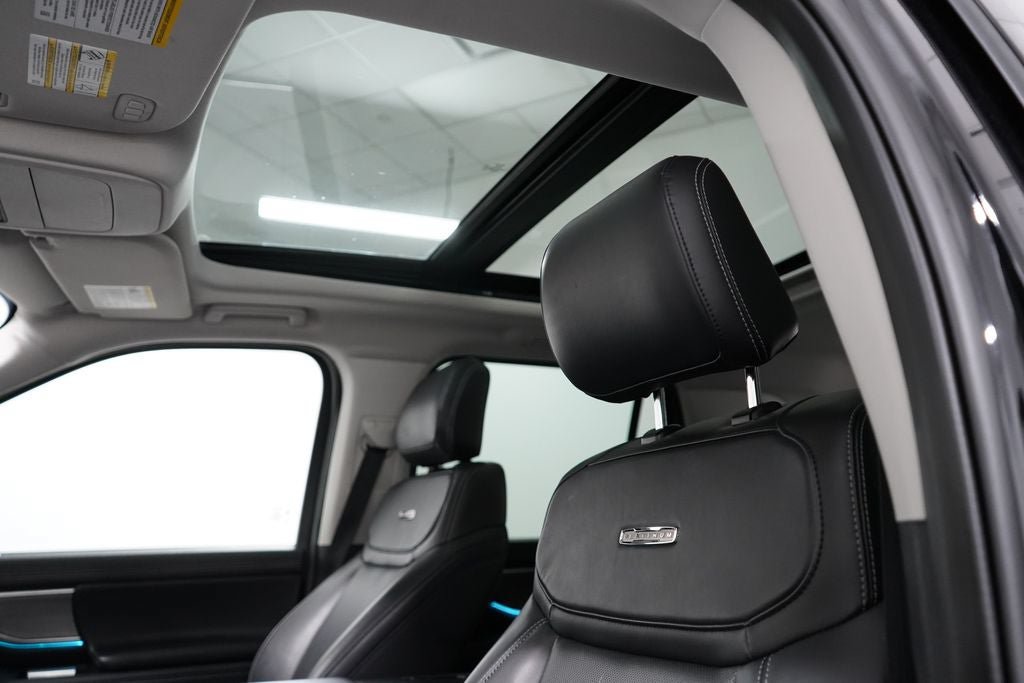 Certified 2025 Ford Expedition Platinum AWD/4WD image 17