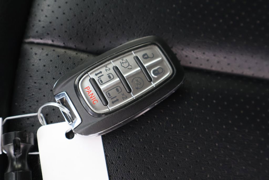 Used 2024 Chrysler Pacifica Touring-L FWD image 36