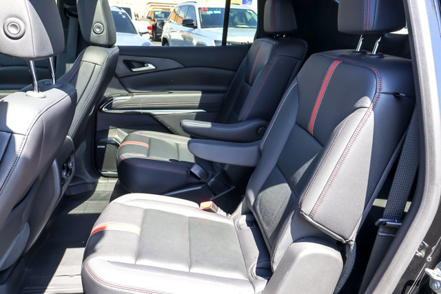 Used 2025 Chevrolet Traverse RS w/ LPO, Floor Liner Package AWD/4WD image 11