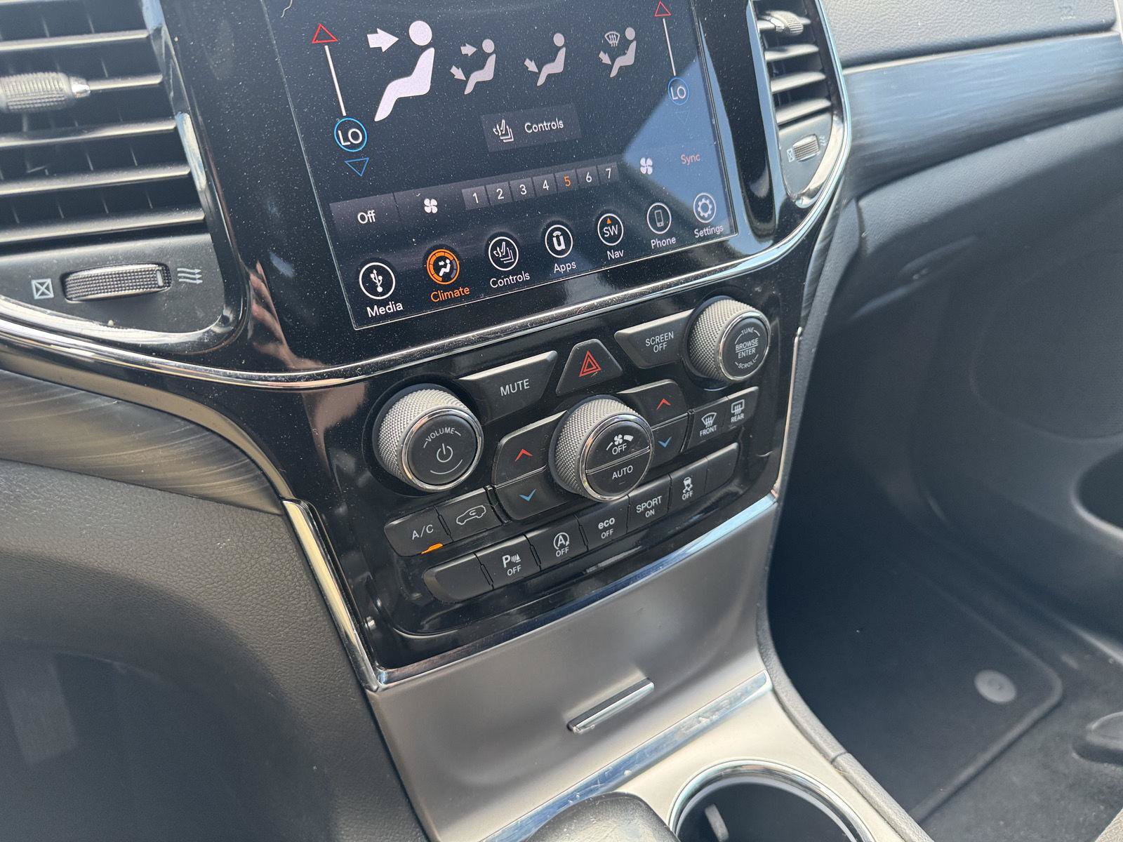 Used 2020 Jeep Grand Cherokee Altitude AWD/4WD image 25