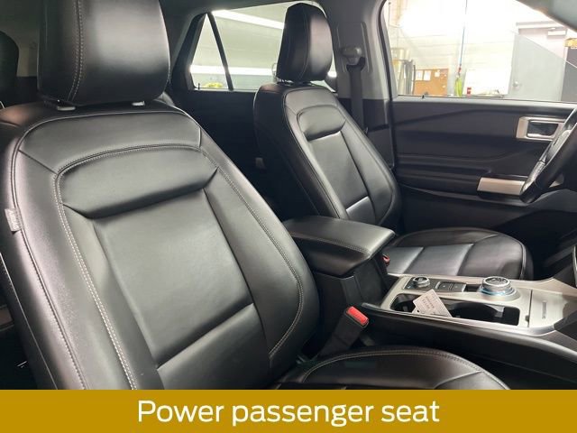 Certified 2022 Ford Explorer XLT w/ Equipment Group 202A image 33