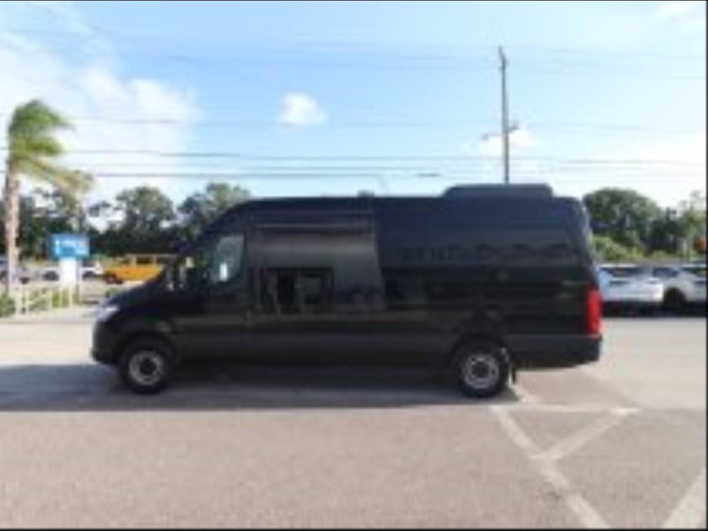 Used 2025 Mercedes-Benz Sprinter 2500 image 5