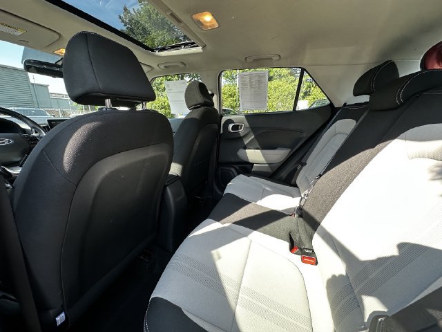 Used 2023 Hyundai Venue SEL FWD image 18