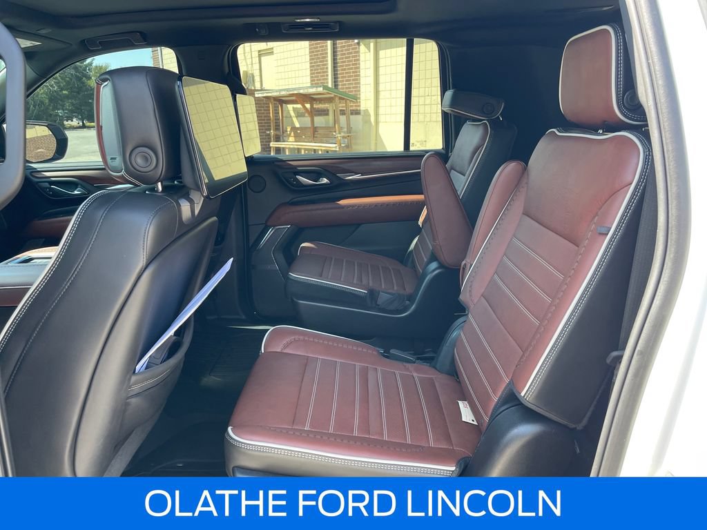 Used 2023 GMC Yukon XL Denali Ultimate AWD/4WD image 17