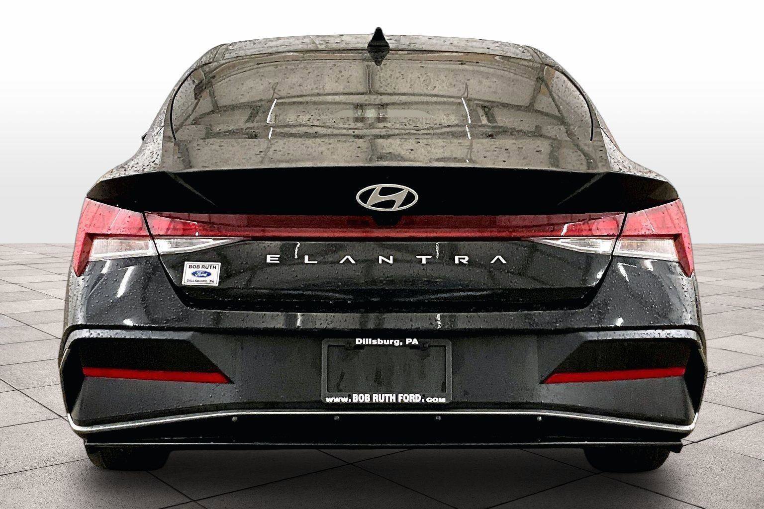 Used 2024 Hyundai Elantra SEL w/ Convenience Package image 4