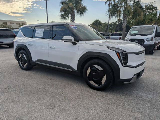 Used 2026 Kia EV9 Light RWD image 2