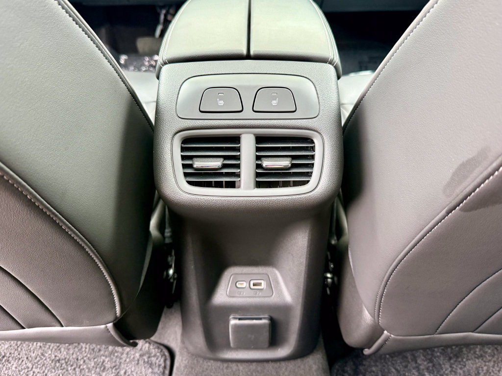 Used 2023 Buick Envision Avenir AWD/4WD image 36