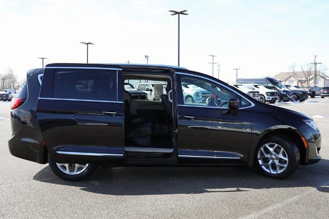 Used 2018 Chrysler Pacifica Touring-L Plus w/ Tire & Wheel Group image 3