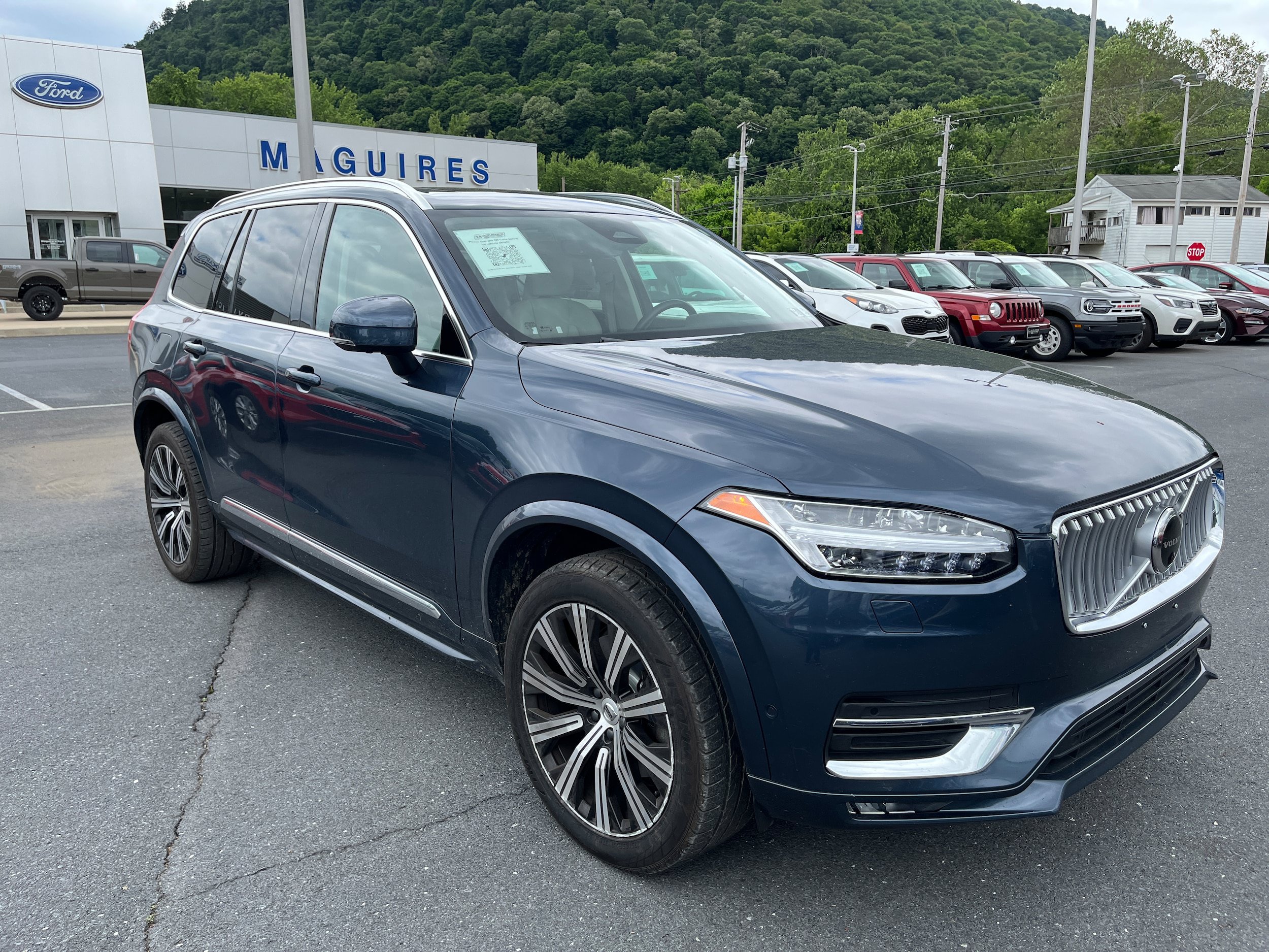 Used 2023 Volvo XC90 B6 Plus AWD/4WD image 3