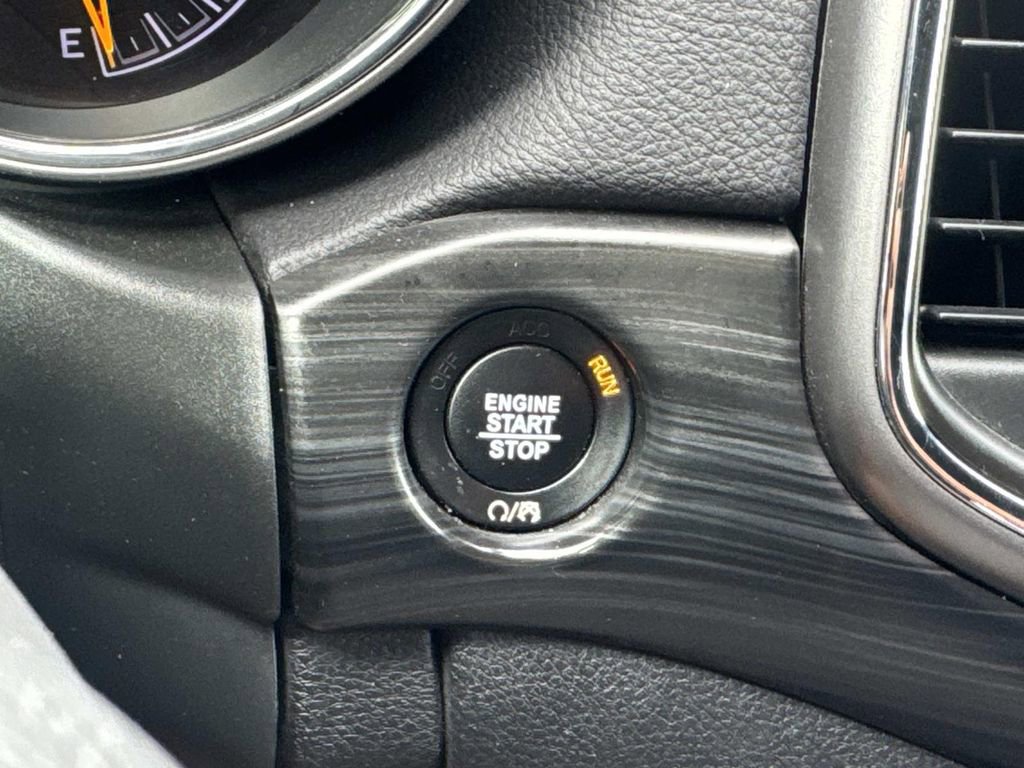 Used 2020 Jeep Grand Cherokee Laredo RWD image 25