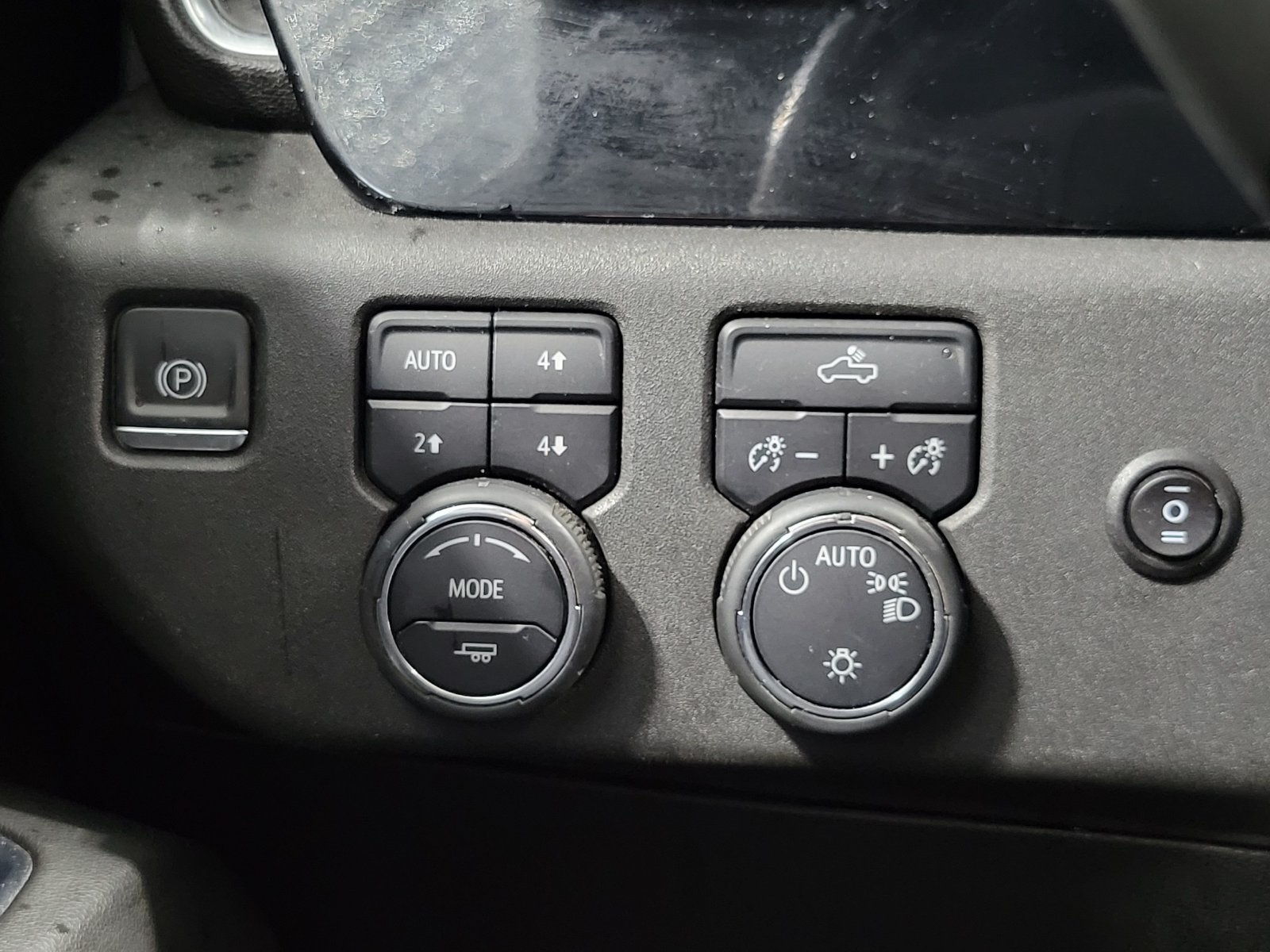 Used 2024 Chevrolet Silverado 1500 LT AWD/4WD image 14