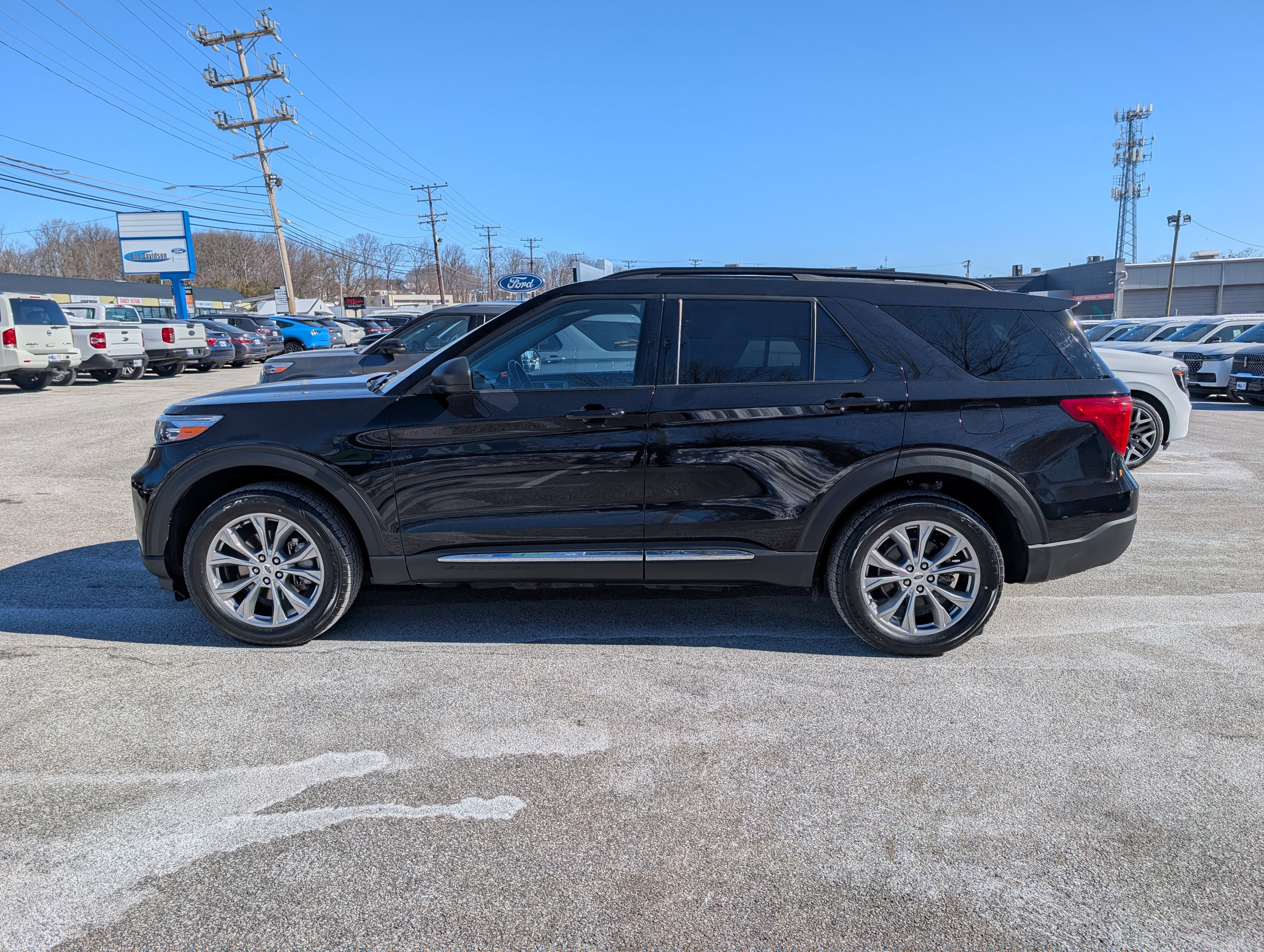 Certified 2022 Ford Explorer XLT w/ Equipment Group 202A image 6