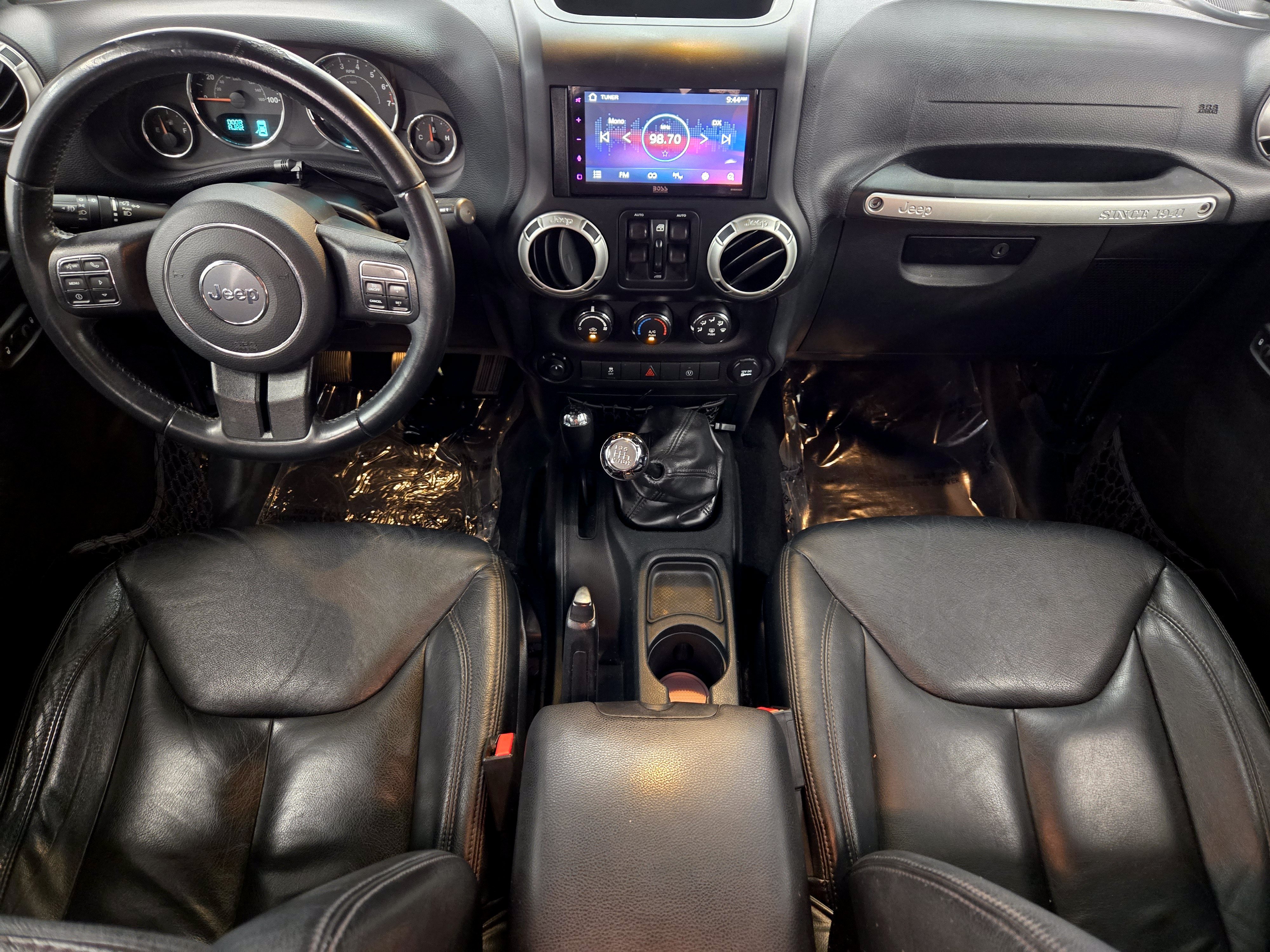 Used 2017 Jeep Wrangler Unlimited Rubicon w/ Connectivity Group AWD/4WD image 26