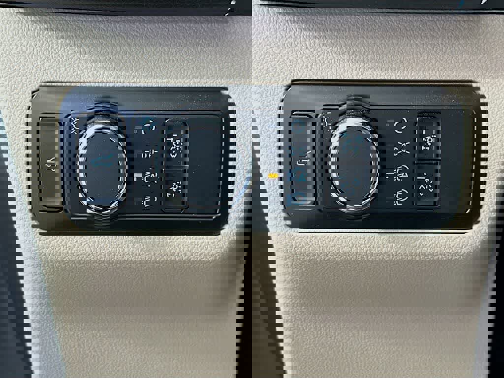 Certified 2022 Ford Escape SE w/ SE Sport Appearance Package image 27