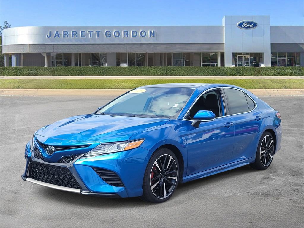 Used 2020 Toyota Camry XSE FWD image 2