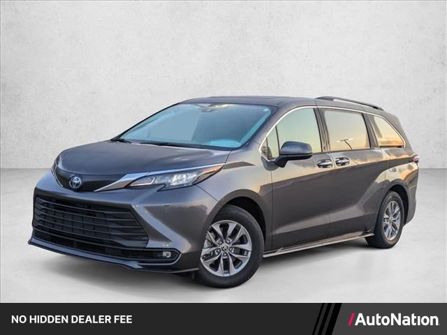 Used 2025 Toyota Sienna XLE AWD/4WD image 1