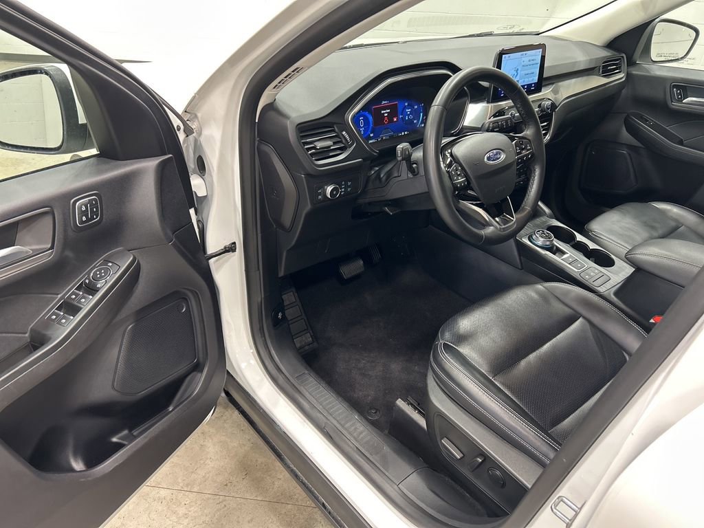 Certified 2022 Ford Escape Titanium image 10