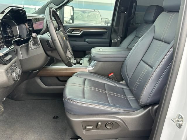Used 2024 Chevrolet Silverado 2500 High Country w/ High Country Premium Package AWD/4WD image 15