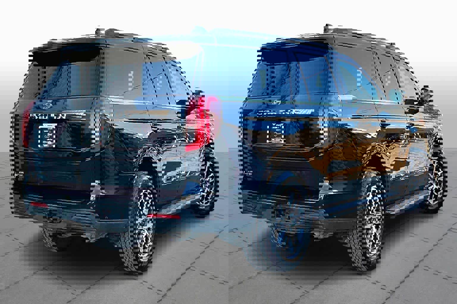 Certified 2025 Ford Expedition Active image 12