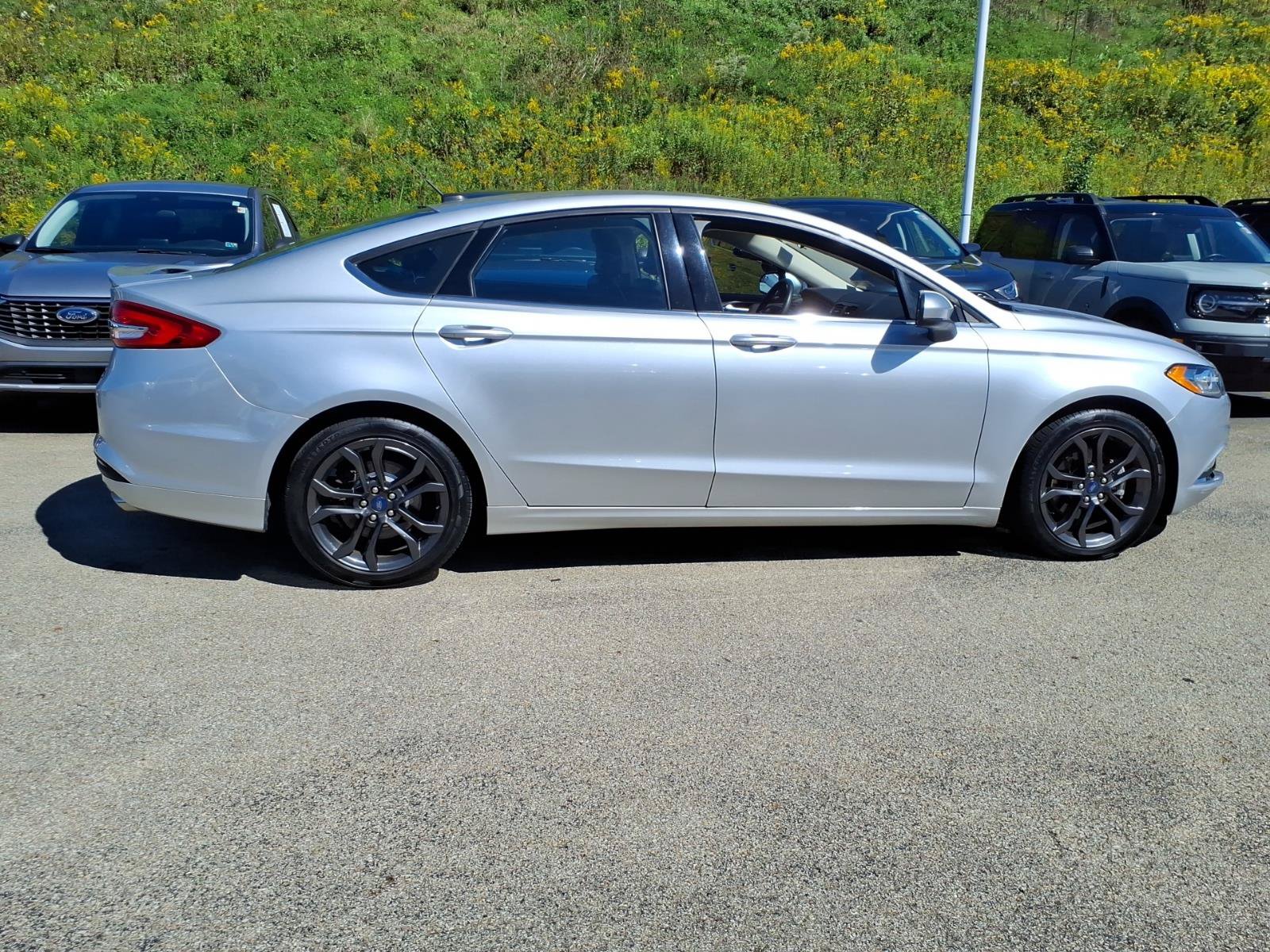 Certified 2018 Ford Fusion SE w/ Equipment Group 201A FWD image 2