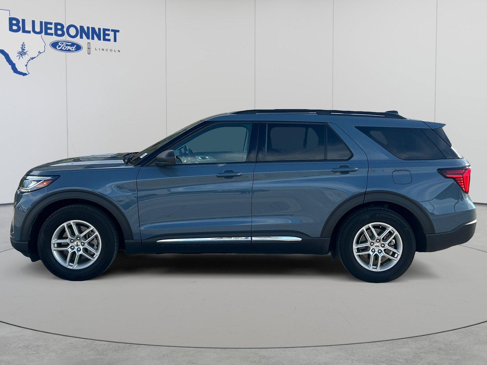 Certified 2025 Ford Explorer Active RWD image 8