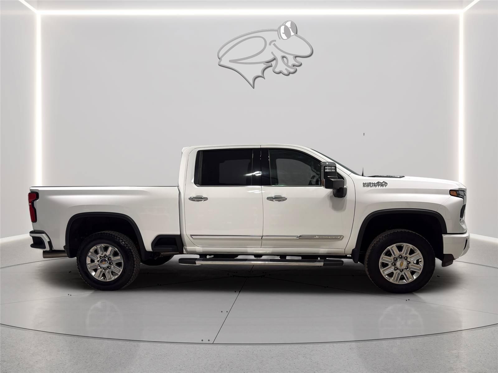 Used 2024 Chevrolet Silverado 2500 High Country w/ High Country Premium Package AWD/4WD image 6