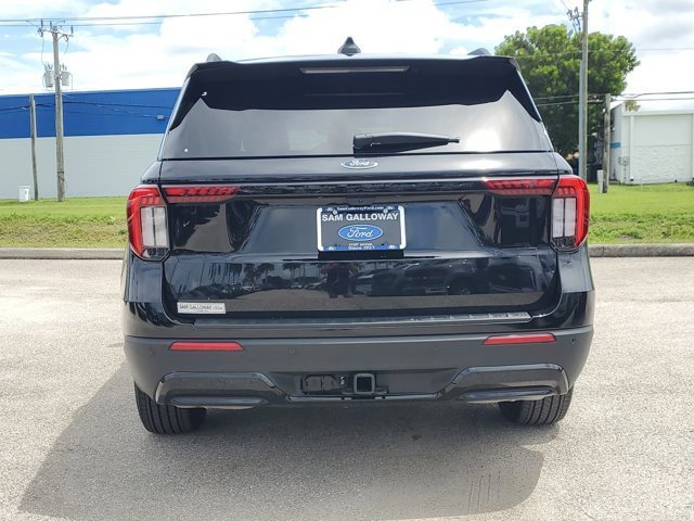 Certified 2025 Ford Explorer ST-Line image 3