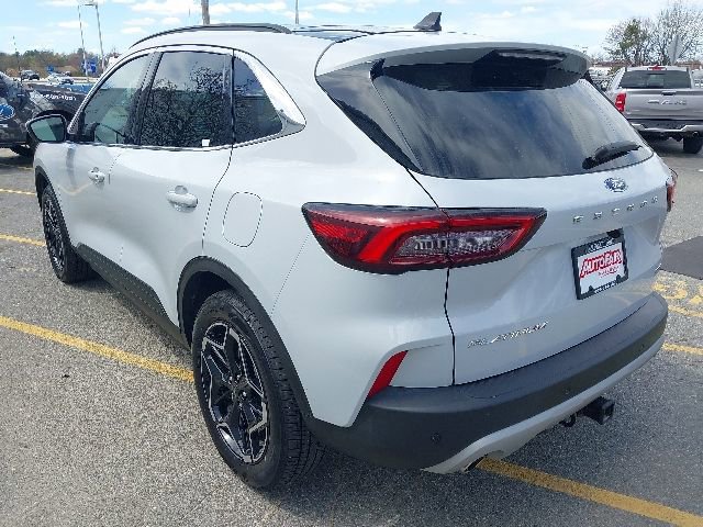 Certified 2025 Ford Escape Platinum w/ Class II Trailer Tow Package AWD/4WD image 6