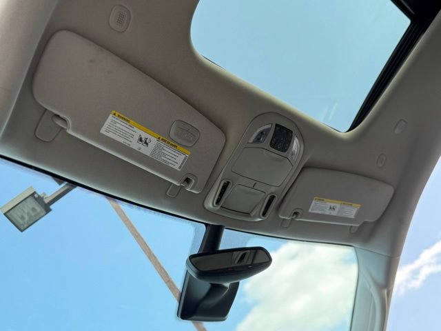 Used 2023 Chrysler Pacifica Limited FWD image 4