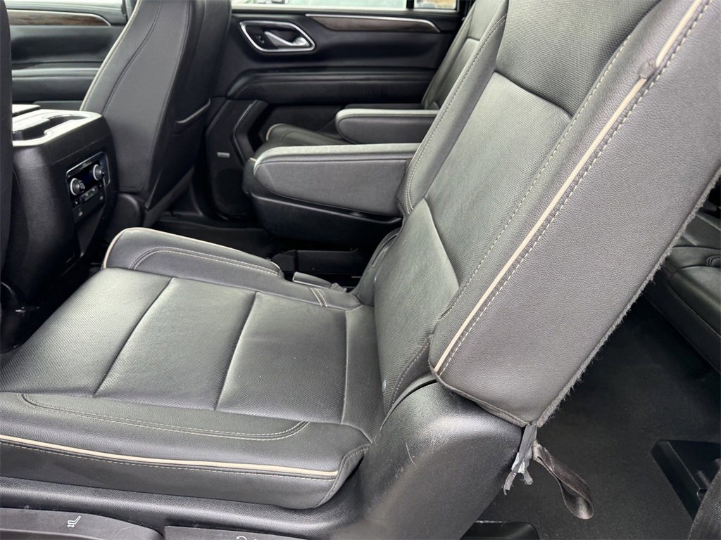 Used 2023 Chevrolet Suburban Premier image 8