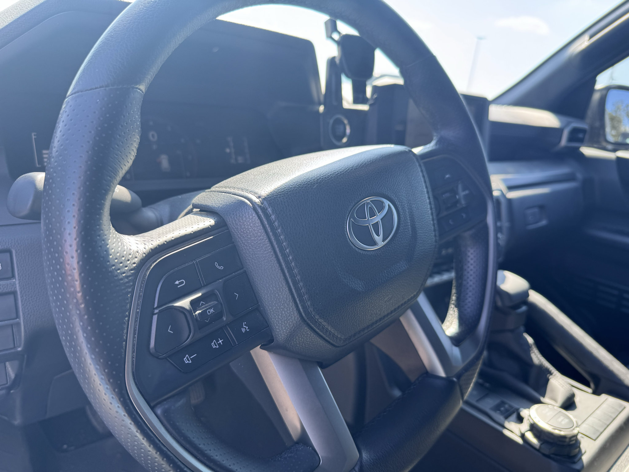 Used 2025 Toyota 4Runner SR5 AWD/4WD image 17