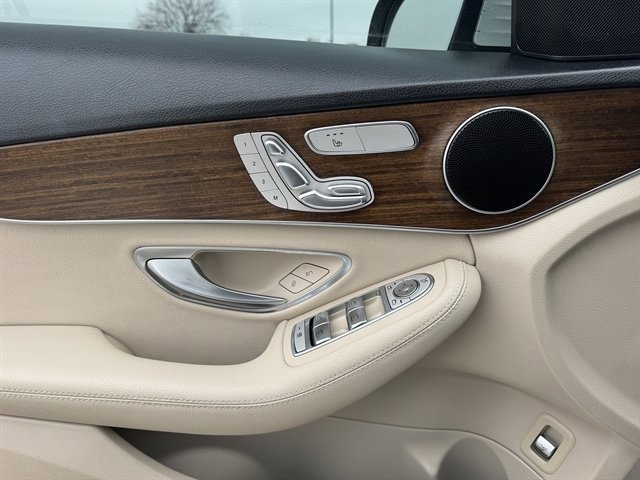 Used 2019 Mercedes-Benz C 300 4MATIC Sedan image 7