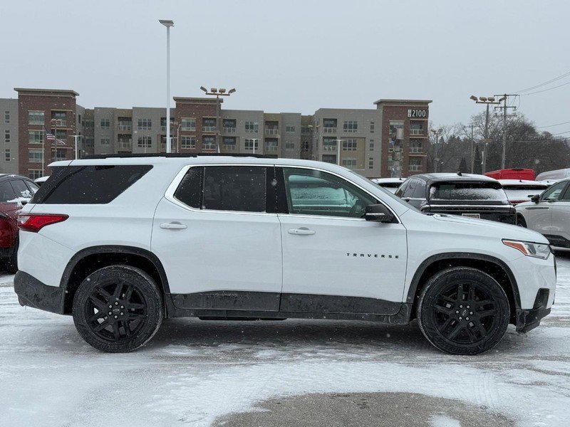 Used 2021 Chevrolet Traverse LT w/ LPO, Blackout Package image 5