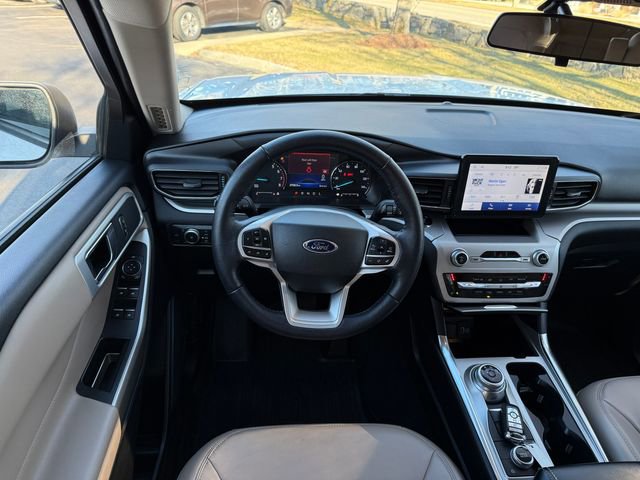 Certified 2022 Ford Explorer XLT w/ Equipment Group 202A image 6