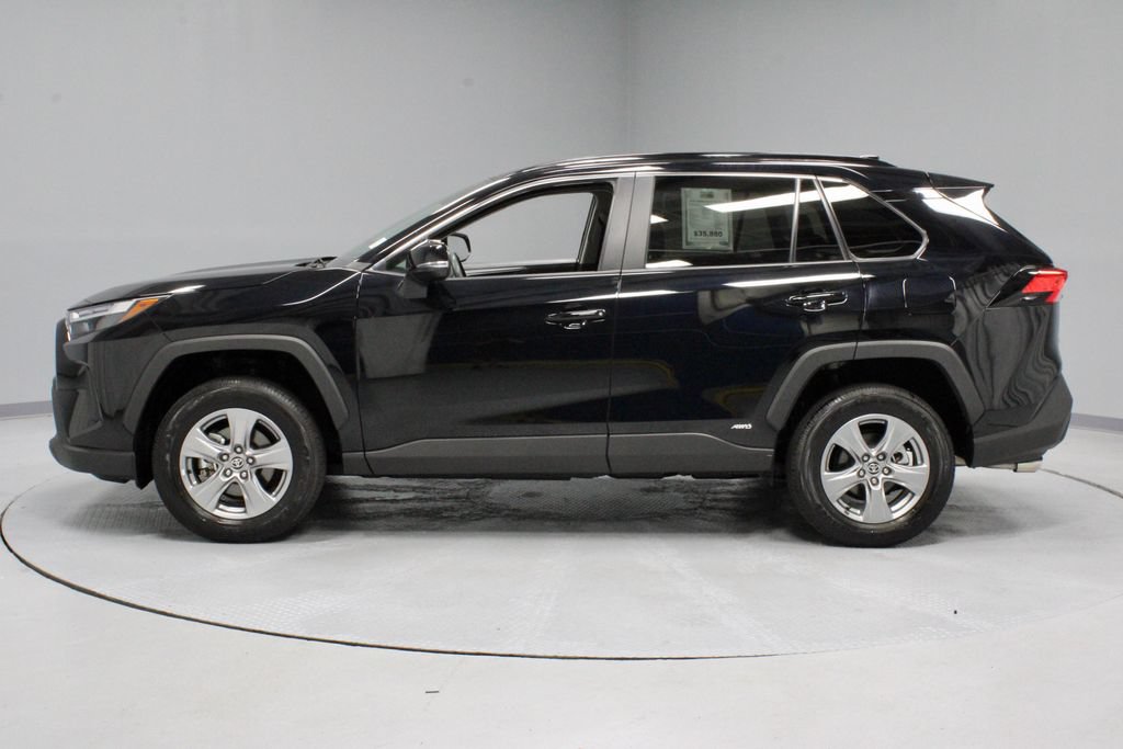 Used 2025 Toyota RAV4 LE AWD/4WD image 8