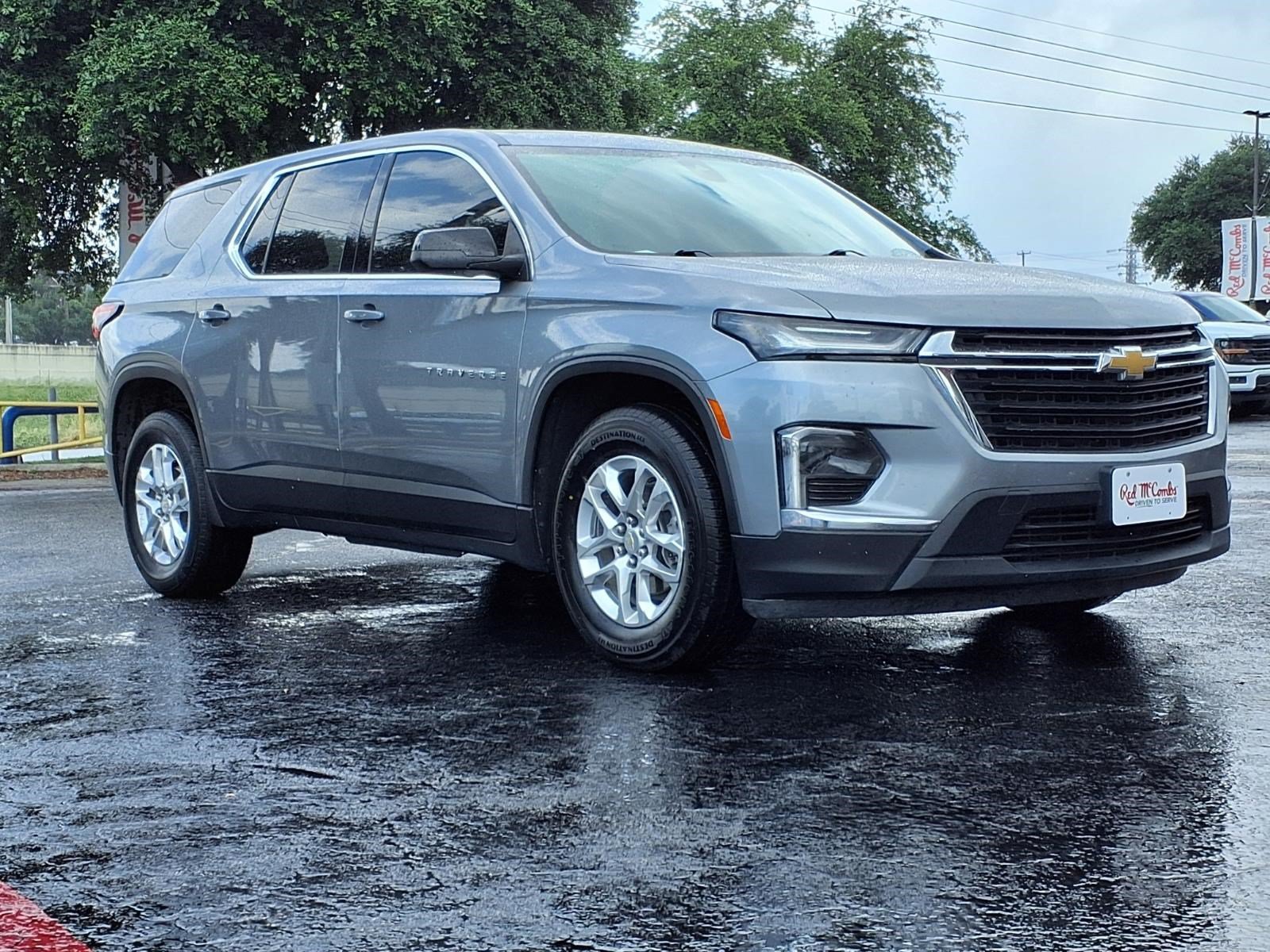 Used 2023 Chevrolet Traverse LS FWD image 4