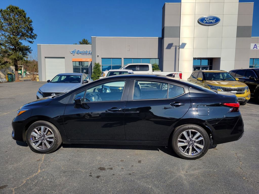 Used 2025 Nissan Versa SV image 2