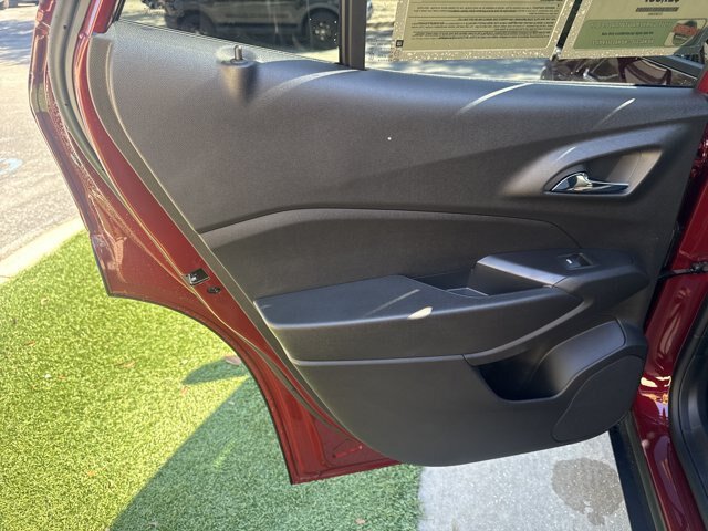 Used 2025 Chevrolet Trax RS w/ Sunroof Package FWD image 18