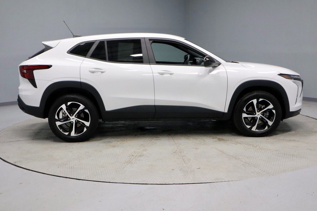 Used 2025 Chevrolet Trax RS w/ Driver Confidence Package image 6