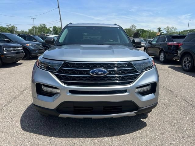 Certified 2024 Ford Explorer XLT w/ Equipment Group 202A AWD/4WD image 2