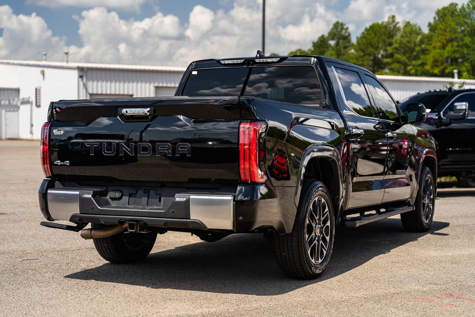 Used 2024 Toyota Tundra Limited AWD/4WD image 7