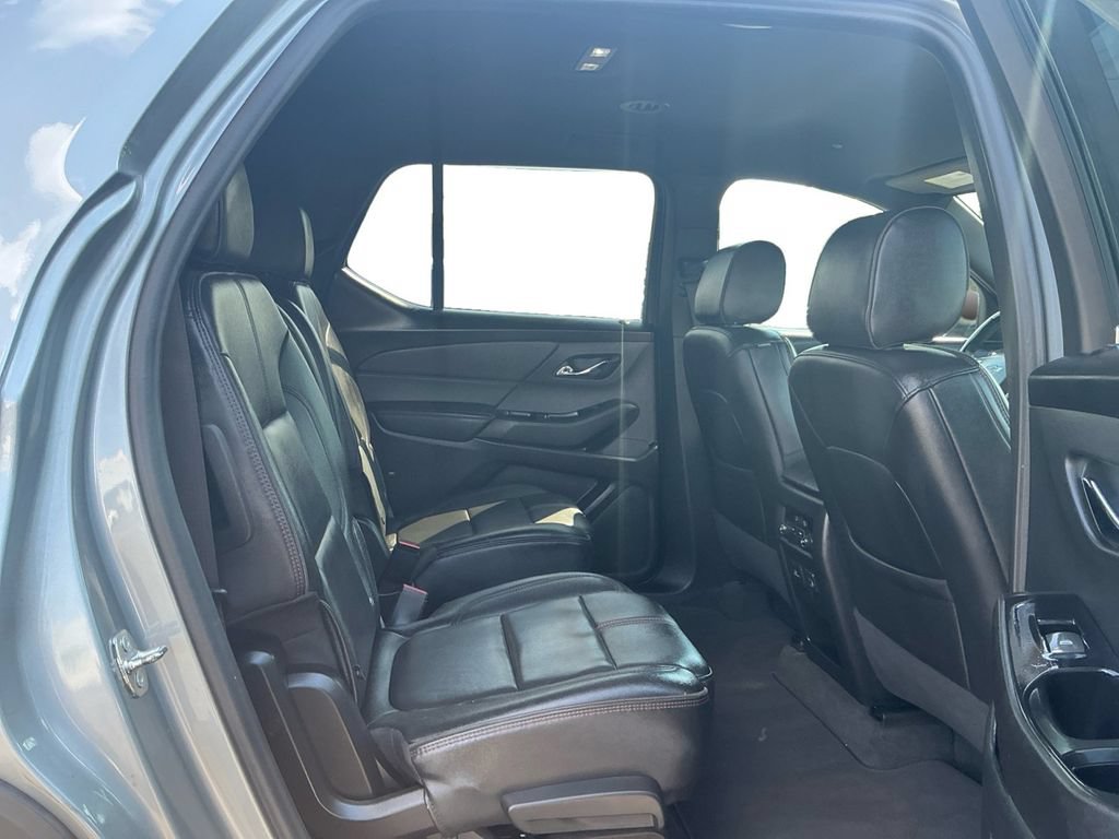 Used 2023 Chevrolet Traverse RS FWD image 23