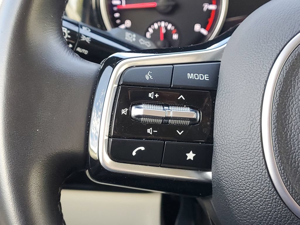 Used 2024 Kia Carnival EX FWD image 24