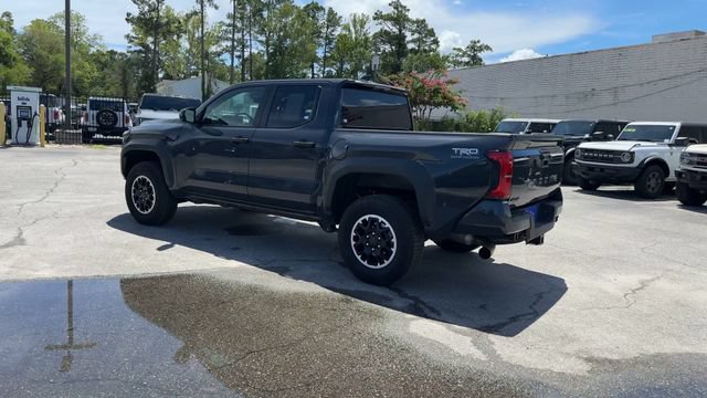 Used 2025 Toyota Tacoma TRD Off-Road AWD/4WD image 5