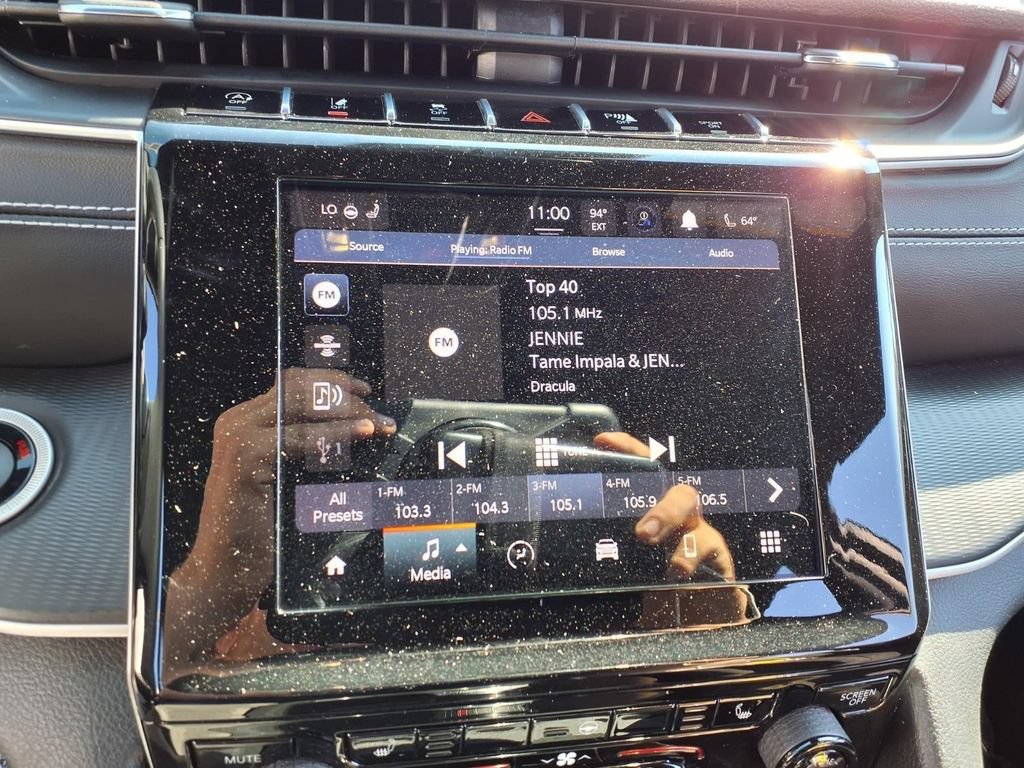 Used 2023 Jeep Grand Cherokee Altitude AWD/4WD image 10