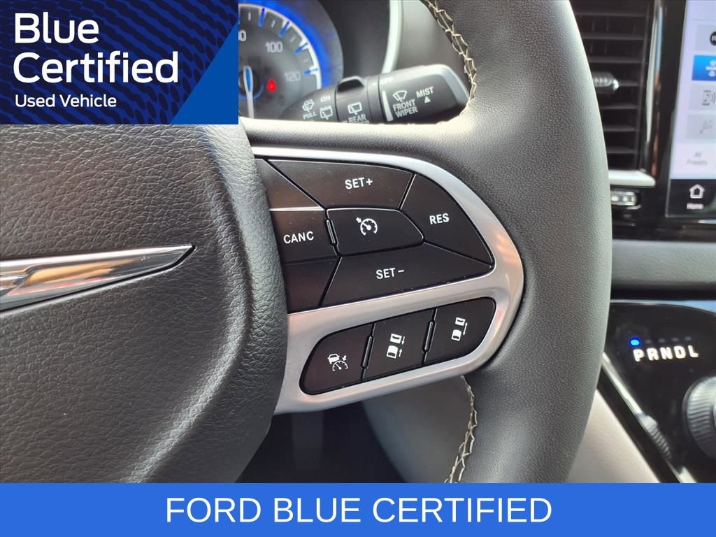 Used 2024 Chrysler Pacifica Touring-L image 17